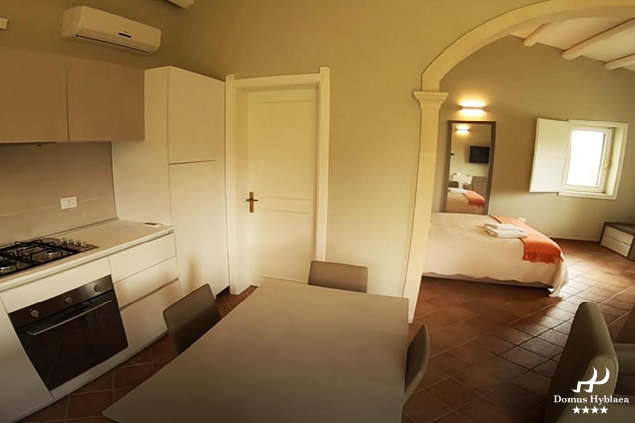 Domus Hyblaea Resort Палацоло Акрейде Екстериор снимка