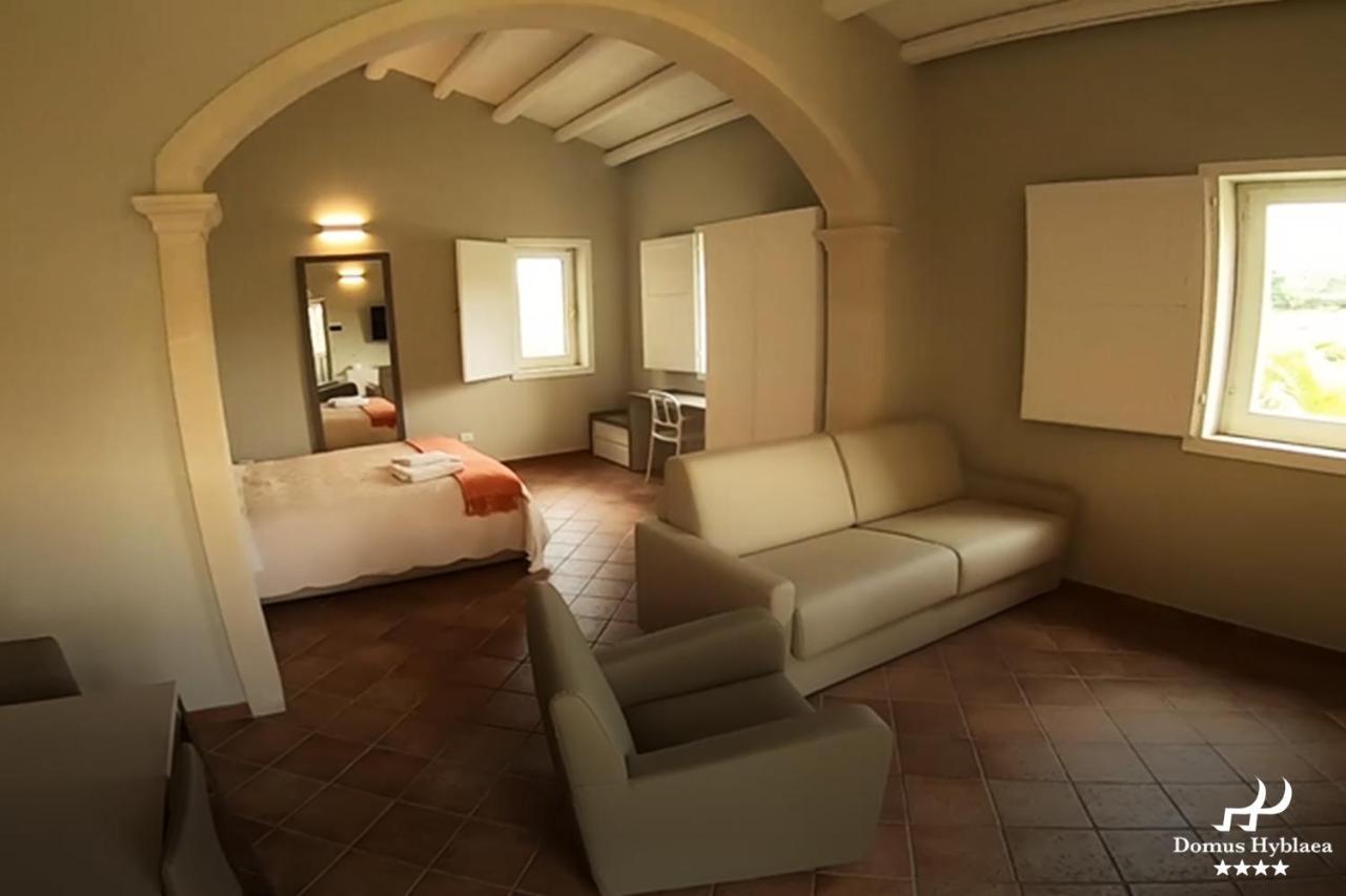 Domus Hyblaea Resort Палацоло Акрейде Екстериор снимка